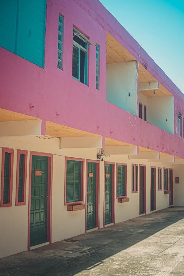 Vila Da Flor - Acomodacoes A 50 Mts Da Praia Prado Exterior photo